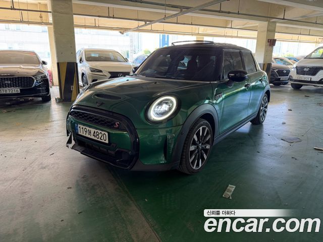 Mini Cooper 5Door Classic Third Generation — пробег 47 885 км — фото 1 из 5