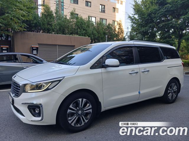 Kia Carnival 9-Seater Luxury — пробег 177 900 км — фото 2 из 5