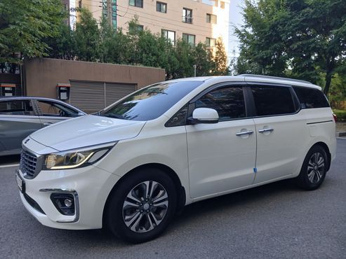 Kia Carnival 9-Seater Luxury — пробег 177 900 км — фото 2 из 5