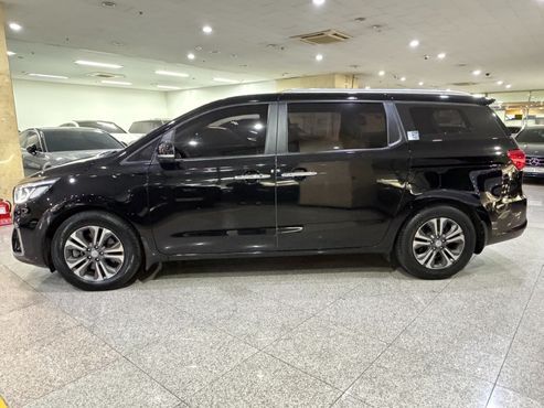 Kia Carnival 9-Seater Luxury — пробег 60 688 км — фото 3 из 5