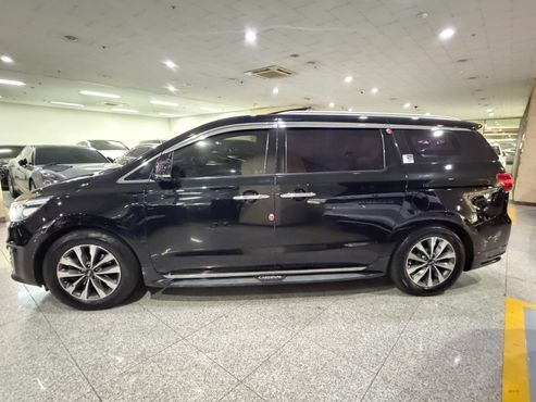 Kia Carnival 9-seater Luxury — пробег 235 006 км — фото 3 из 5