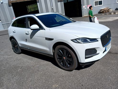 Jaguar F-PACE D200 SE — пробег 61 036 км — фото 3 из 5