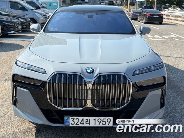 BMW 7-Series 740i xDrive M Sport — пробег 25 100 км — фото 1 из 5