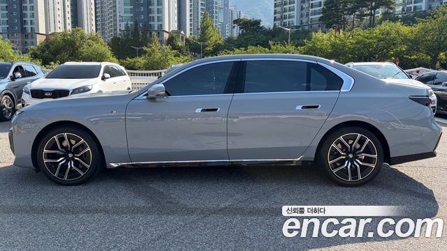 BMW 7-Series 740i xDrive M Sport — пробег 25 100 км — фото 3 из 5