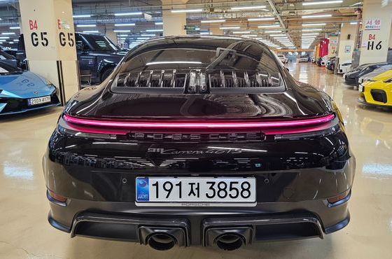 Porsche 911 Carrera 4 GTS — пробег 11 080 км — фото 4 из 5
