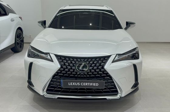 Lexus UX 2.0 2WD — пробег 5 812 км — фото 2 из 5