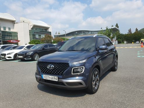 Hyundai Venue 1.6 Flux — пробег 16 000 км — фото 2 из 5