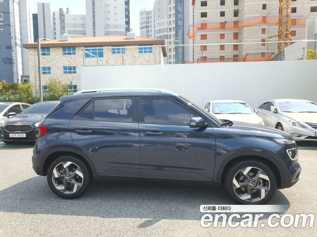 Hyundai Venue 1.6 Flux — пробег 16 000 км — фото 4 из 5