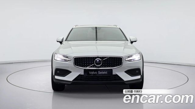 Volvo V60 B5 Ultra AWD — пробег 9 313 км — фото 2 из 5