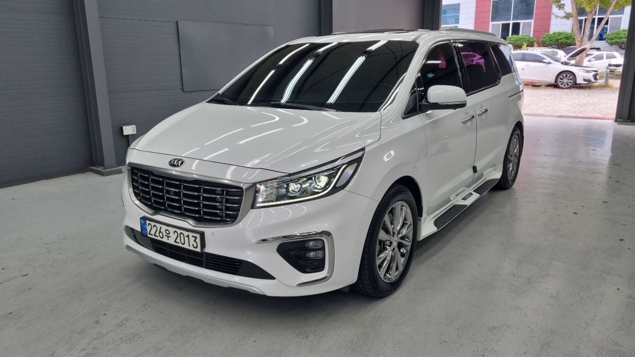 Kia Carnival 9-Seater Noblesse Special — пробег 82 008 км — фото 1 из 5