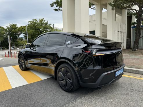 Tesla Model Y Premium RWD — пробег 920 км — фото 5 из 5