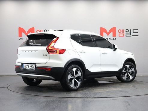 Volvo XC40 B4 Ultimate Bright — пробег 15 384 км — фото 2 из 5