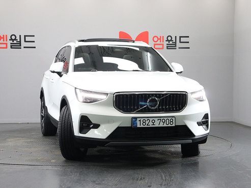 Volvo XC40 B4 Ultimate Bright — пробег 15 384 км — фото 3 из 5