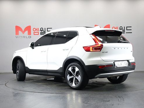 Volvo XC40 B4 Ultimate Bright — пробег 15 384 км — фото 4 из 5