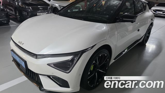 Kia EV6 GT 4WD — пробег 8 607 км — фото 2 из 5