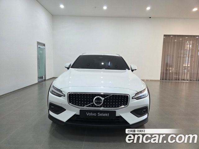 Volvo V60 B5 Ultra AWD — пробег 1 802 км — фото 3 из 5