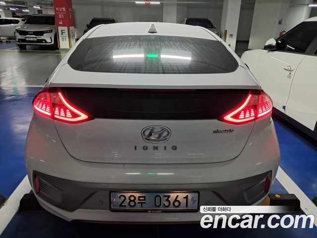 Hyundai Ioniq Q — пробег 125 700 км — фото 2 из 5