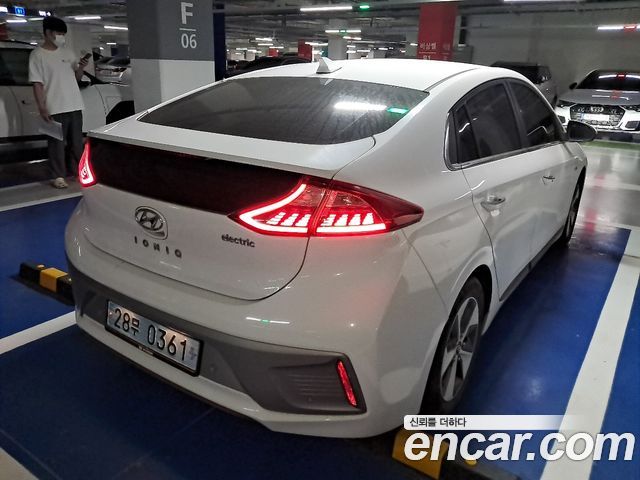 Hyundai Ioniq Q — пробег 125 700 км — фото 4 из 5
