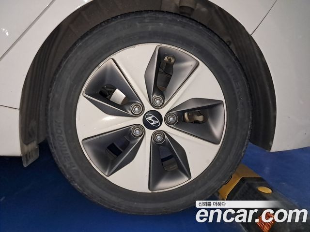 Hyundai Ioniq Q — пробег 125 700 км — фото 5 из 5