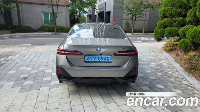 BMW i5 eDrive 40 M Sport — пробег 5 300 км — фото 4 из 5