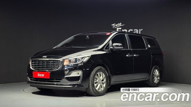 Kia Carnival 11-Seater Deluxe — пробег 151 882 км — фото 1 из 5