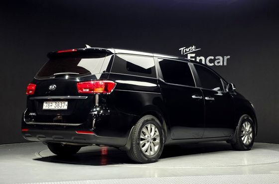 Kia Carnival 11-Seater Deluxe — пробег 151 882 км — фото 2 из 5