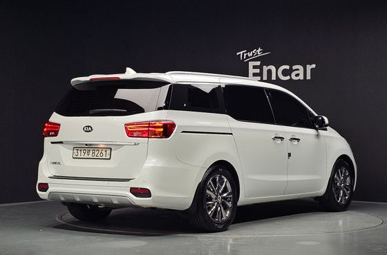 Kia Carnival 9-Seater Prstige — пробег 117 654 км — фото 2 из 5