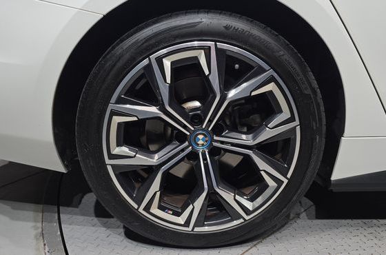 BMW i4 eDrive40 M Sports — пробег 49 777 км — фото 5 из 5