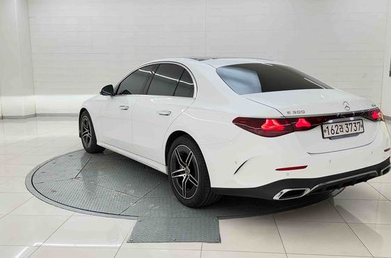 Mercedes-Benz E-Class E300 4MATIC AMG Line — пробег 13 583 км — фото 2 из 5