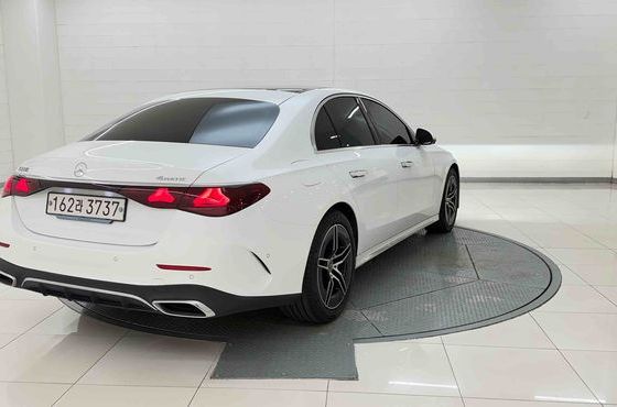 Mercedes-Benz E-Class E300 4MATIC AMG Line — пробег 13 583 км — фото 4 из 5