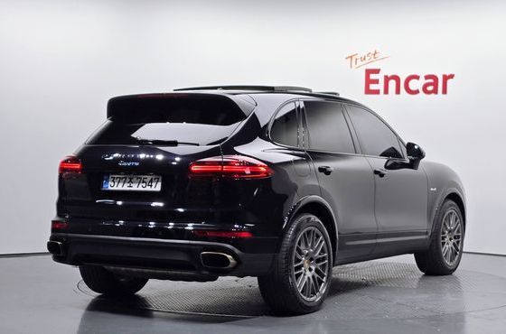 Porsche Cayenne 3.0 Diesel Platium Edition 958 — пробег 116 740 км — фото 2 из 5