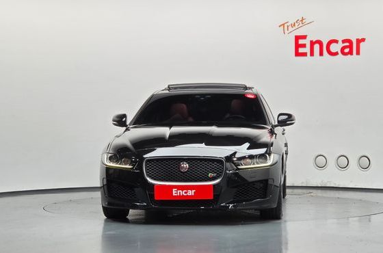 Jaguar XE 3.0 SC S — пробег 96 749 км — фото 3 из 5