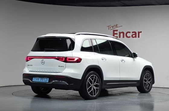 Mercedes-Benz EQB EQB300 4MATIC AMG Line — пробег 55 758 км — фото 2 из 5