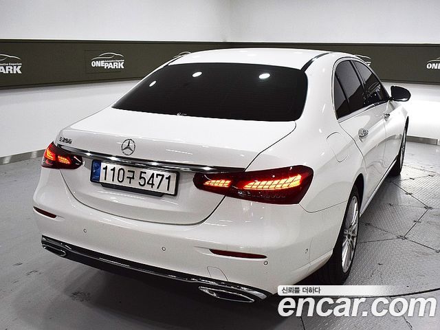 Mercedes-Benz E-Class E250 Exclusive — пробег 72 254 км — фото 3 из 5