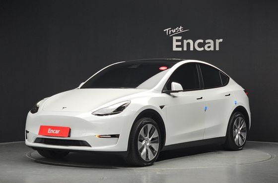 Tesla Model Y Standard Range RWD — пробег 72 047 км — фото 1 из 5
