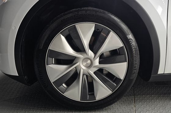 Tesla Model Y Standard Range RWD — пробег 72 047 км — фото 5 из 5
