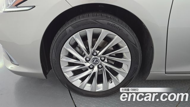 Lexus ES Luxury Plus — пробег 86 343 км — фото 5 из 5