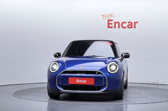 Mini Cooper SE Favoured — пробег 4 180 км — фото 3 из 5