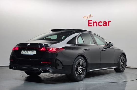 Mercedes-Benz E-Class E300 4MATIC AMG Line — пробег 2 725 км — фото 2 из 5