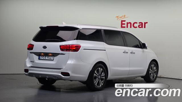 Kia Carnival 9-Seater Luxury — пробег 127 763 км — фото 2 из 5