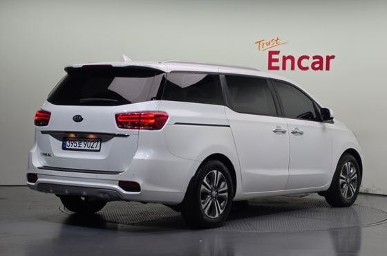 Kia Carnival 9-Seater Luxury — пробег 127 763 км — фото 2 из 5