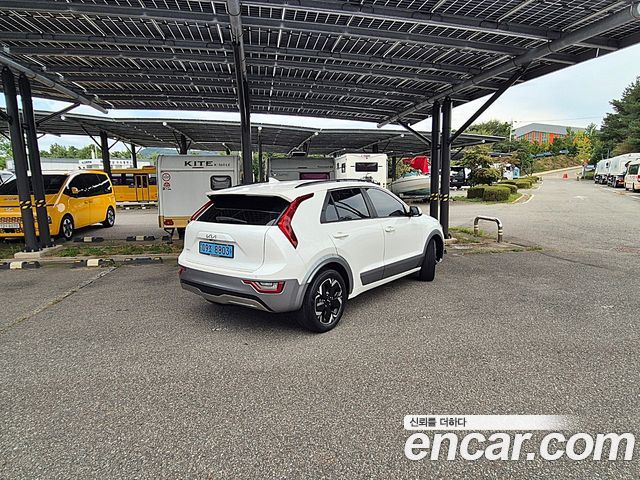Kia Niro Earth — пробег 68 130 км — фото 2 из 5