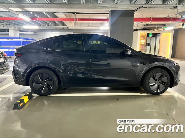 Tesla Model Y Premium RWD — пробег 2 861 км — фото 4 из 5