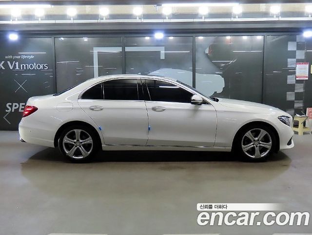 Mercedes-Benz E-Class E220d 4MATIC Avantgarde — пробег 75 445 км — фото 3 из 5