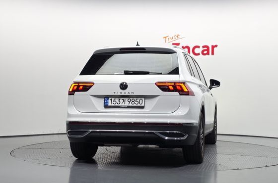 Volkswagen Tiguan 2.0 TDI Premium — пробег 35 116 км — фото 4 из 5
