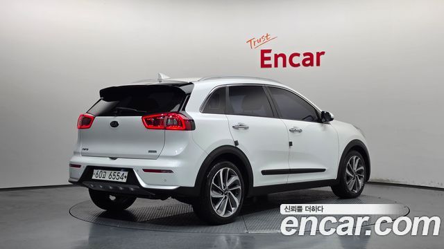 Kia Niro Prestige — пробег 144 974 км — фото 2 из 5