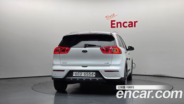 Kia Niro Prestige — пробег 144 974 км — фото 4 из 5