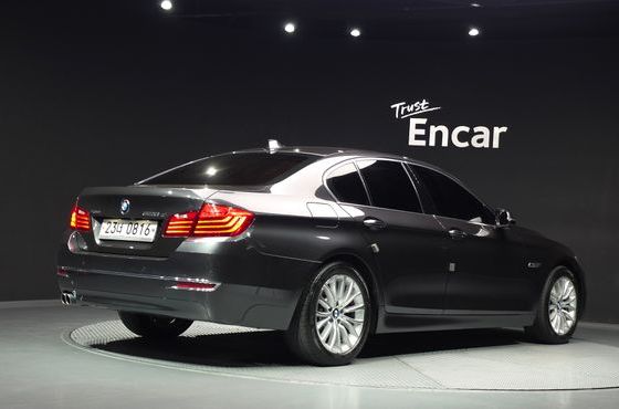BMW 5-Series 520d xDrive Luxury Plus — пробег 79 035 км — фото 2 из 5