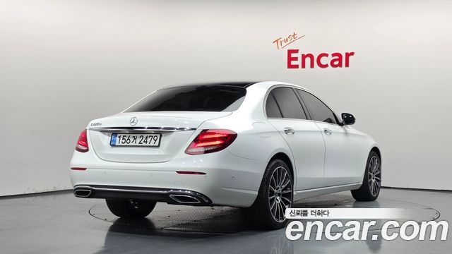 Mercedes-Benz E-Class E220d Avantgarde — пробег 94 379 км — фото 2 из 5