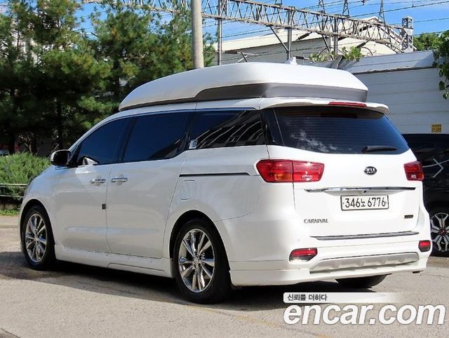 Kia Carnival Gasoline 7-Seater Hi-Limousine President — пробег 260 530 км — фото 3 из 5